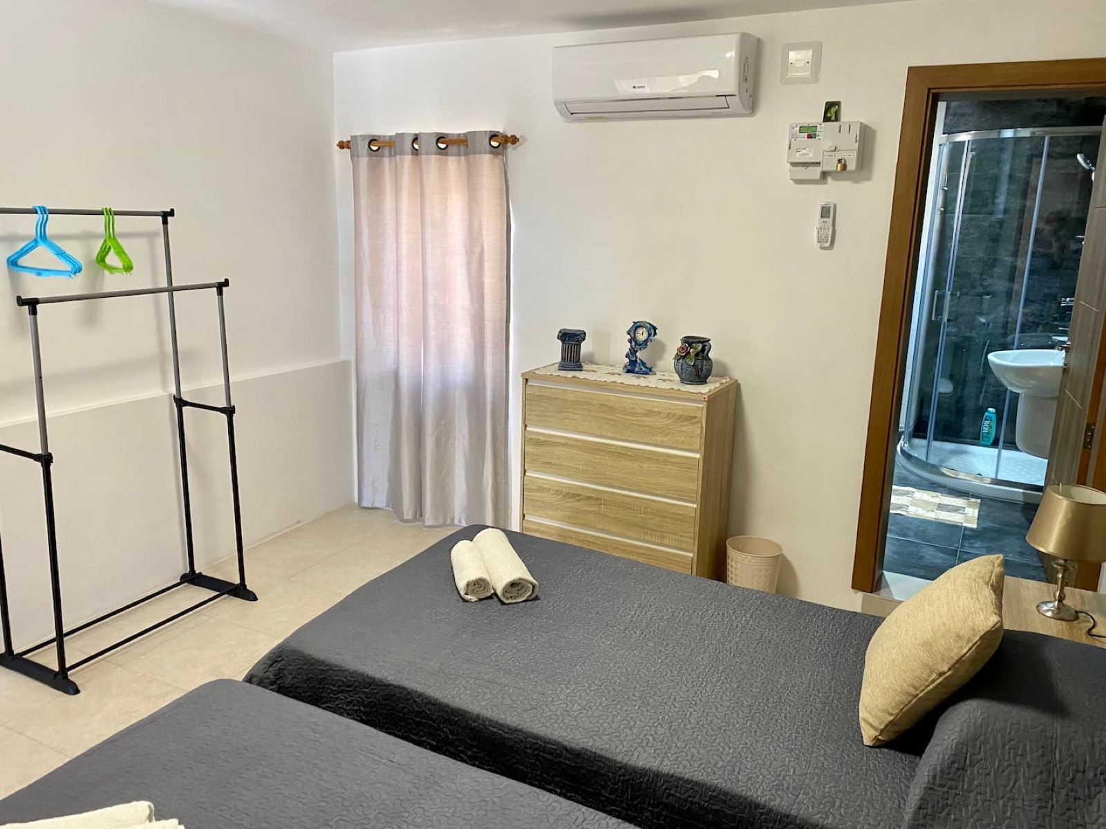 Bright third bedroom with ensuite, Senglea townhouse