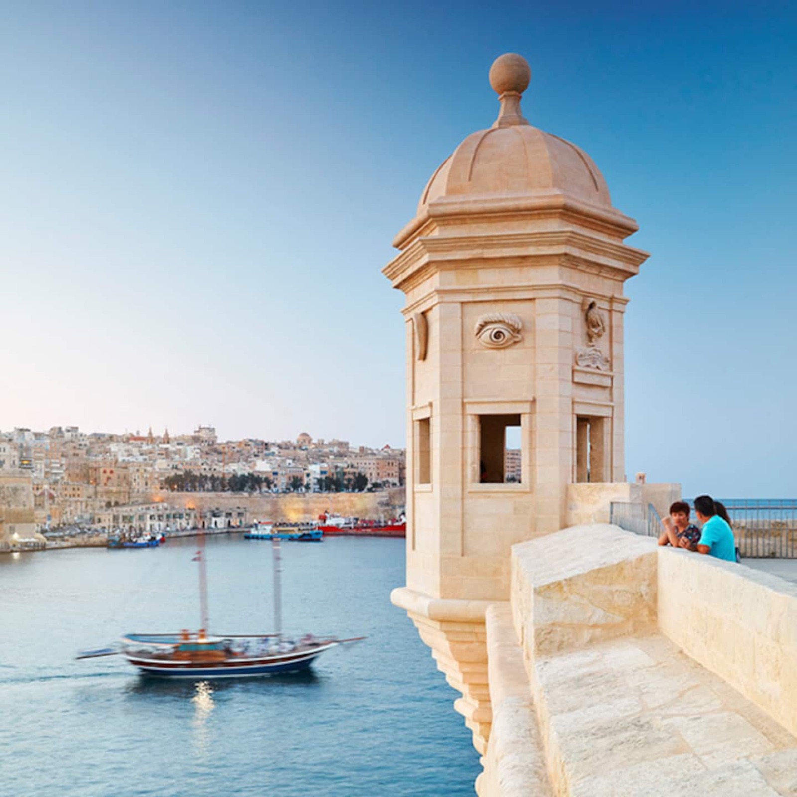 Gardjola Gardens with spectacular Grand Harbour views, a 5-minute walk from the townhouse